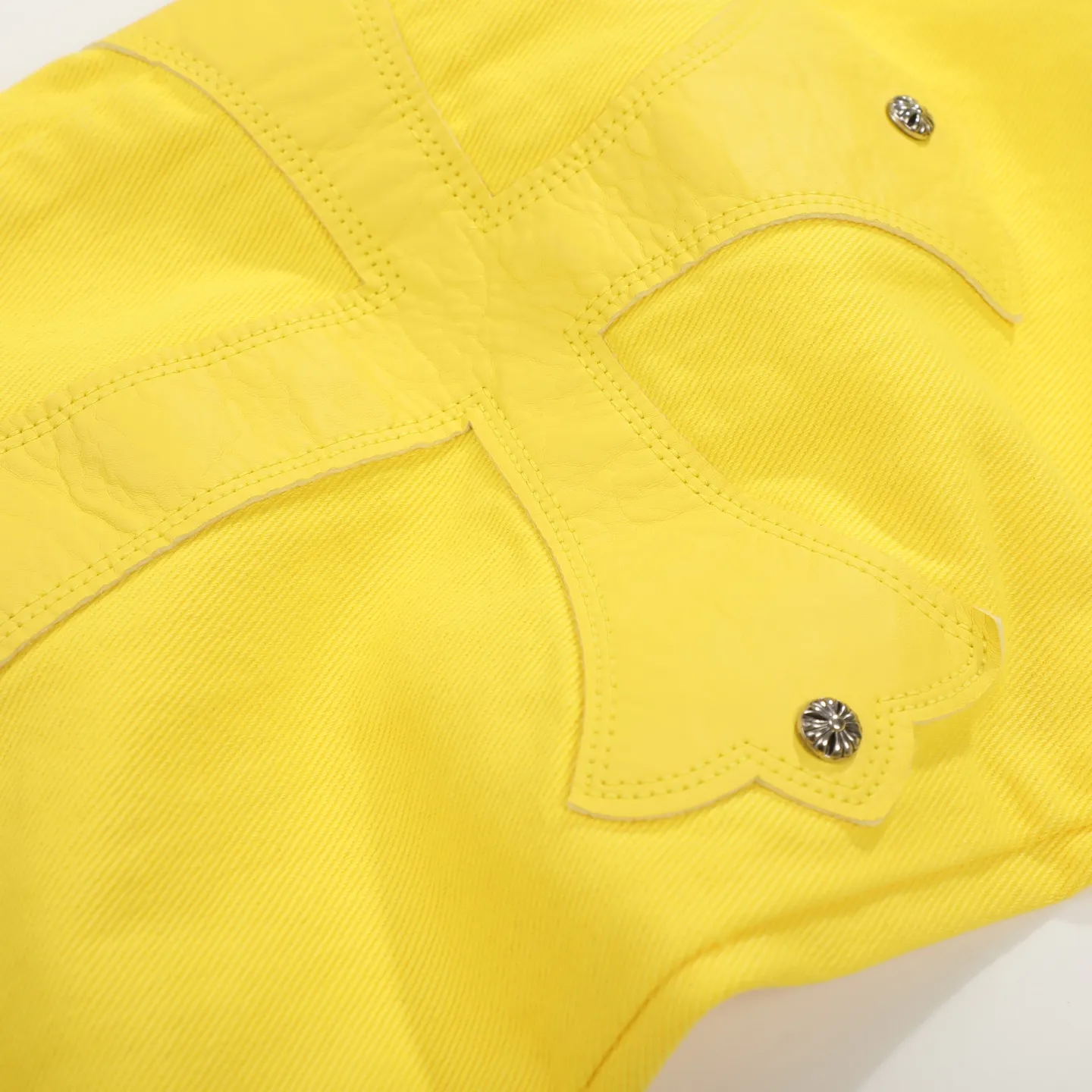 P280 Chrome hearts CH Fan Chengcheng's same style New York limited large leather label dopamine yellow jeans Special Italian cowhide printed and cut Customized sheepskin three-layer thick thread leather The whole body is spliced in heavy water washing craftsman's hand-splashed ink You can see the details Three-dimensional cutting version Loose and comfortable, not picky about the figure Make you taller and slimmer Factory Seiko Original quality control Same style for men and women Can be matched with couples Versatile recommendation Necessary jeans for all seasons Color: lemon yellow Size: s m l xl